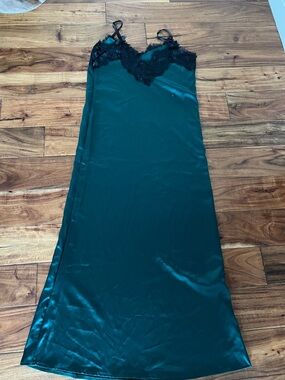 SHEIN Emerald Green Satin Maxi Slip Dress with Black Lace Trim
